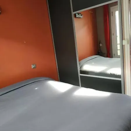 Apartment T2-42m2-climatisation, Lumiere Tamisee-garage Bourgoin-Jallieu